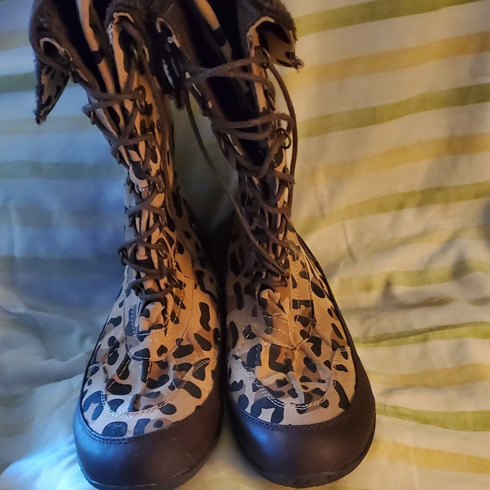 Boots - Picture 3 of 5
